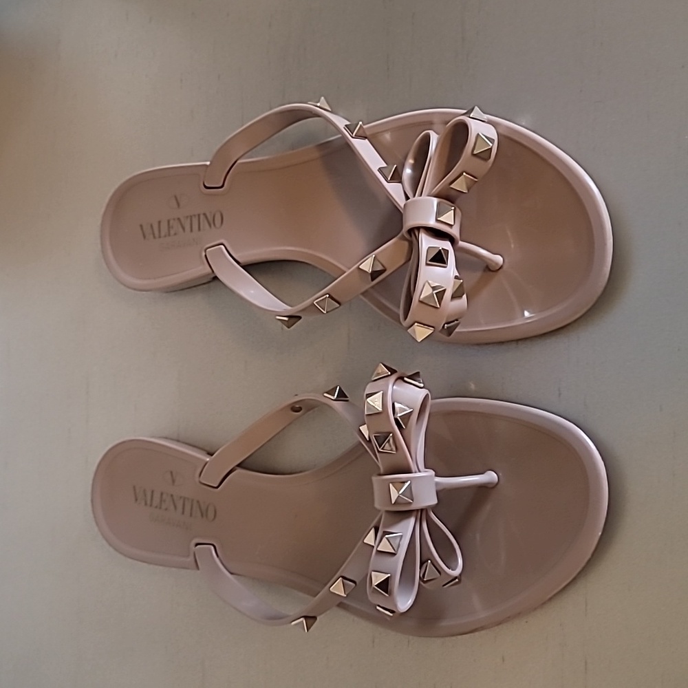 Valentino Garavani Rubber Rockstud Thong PVC Rubber Thong Flat Sandal